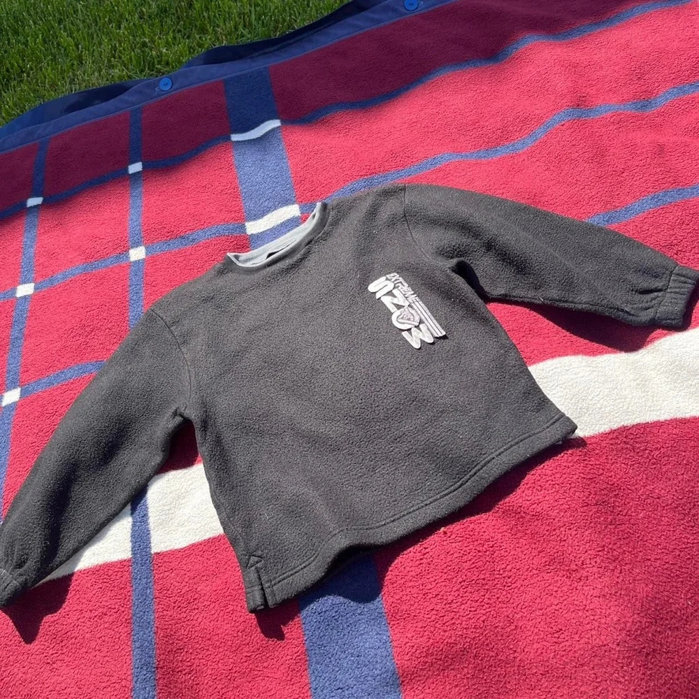 Double collar Black fleece sweatshirt 
Basic Editions
Kids 8

extreme snow